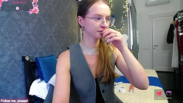Snapshot of KateJonson chatting on 09.10.25 KateJonson online show from 09.10.25
