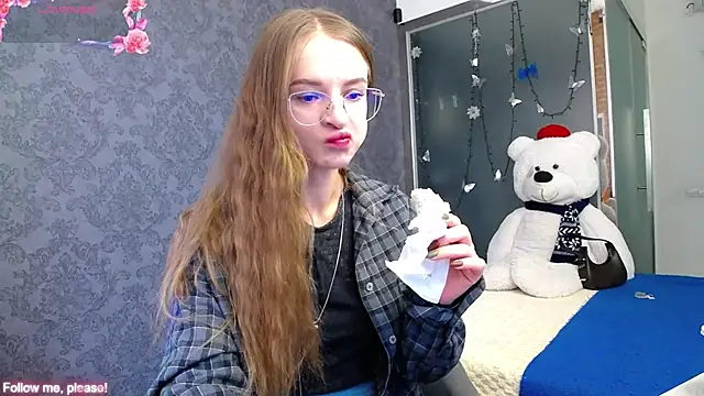 Snapshot of KateJonson chatting on 09.13.25 KateJonson online show from 09.13.25