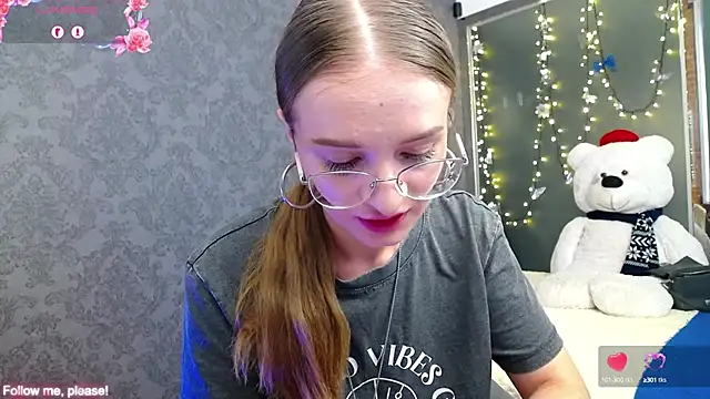 Snapshot of KateJonson chatting on 09.16.25 KateJonson online show from 09.16.25