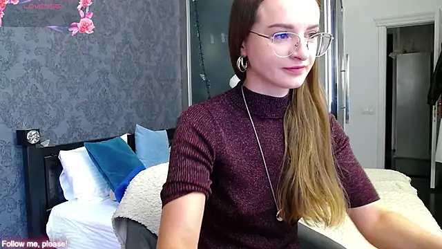Snapshot of KateJonson chatting on 09.19.25 KateJonson online show from 09.19.25