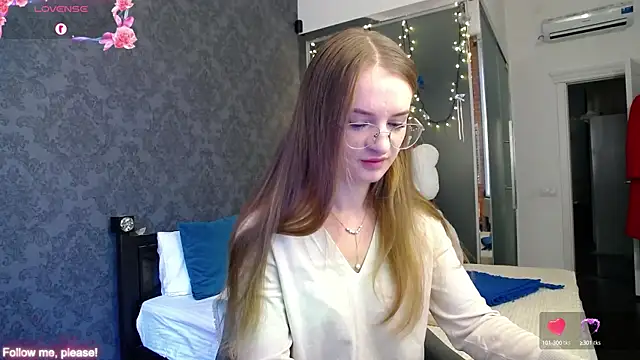 Snapshot of KateJonson chatting on 09.25.25 KateJonson online show from 09.25.25