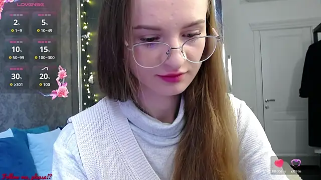 Snapshot of KateJonson chatting on 10.07.25 KateJonson online show from 10.07.25