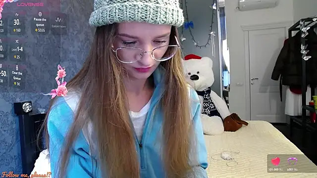 Snapshot of KateJonson chatting on 10.08.25 KateJonson online show from 10.08.25