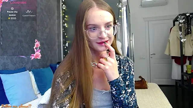 Snapshot of KateJonson chatting on 10.11.25 KateJonson online show from 10.11.25