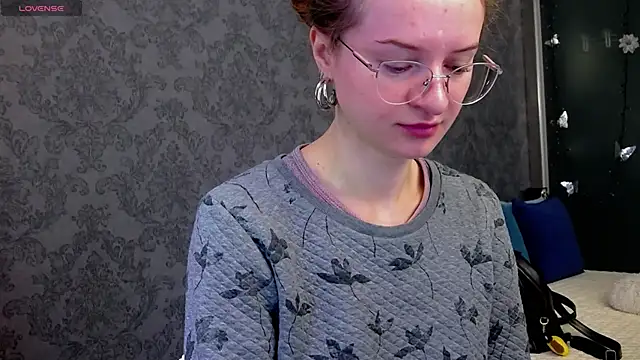 Snapshot of KateJonson chatting on 10.18.25 KateJonson online show from 10.18.25