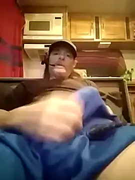 Snapshot of truckerlove69 chatting on 12.05.24 truckerlove69 online show from 12.05.24