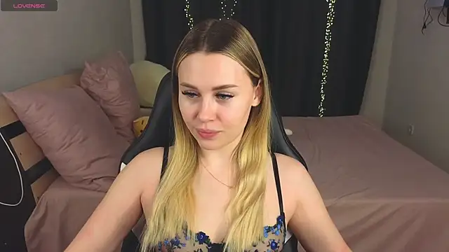 Snapshot of Alenca_hot_sex chatting on 01.17.25 Alenca hot sex online show from 01.17.25