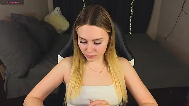 Snapshot of Alenca_hot_sex chatting on 02.13.25 Alenca hot sex online show from 02.13.25