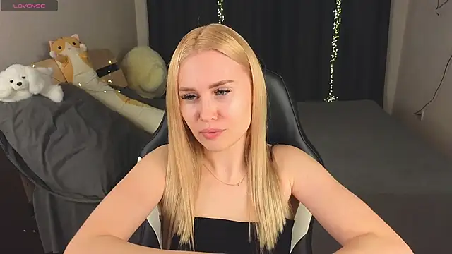 Snapshot of Alenca_hot_sex chatting on 02.14.25 Alenca hot sex online show from 02.14.25