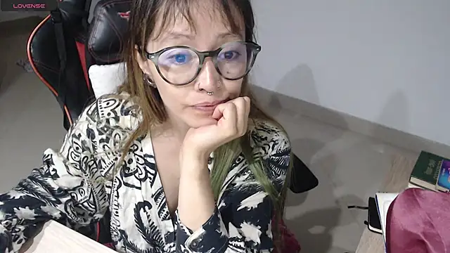 Snapshot of pink-2022 chatting on 06.18.26 pink-2022 online show from 06.18.26