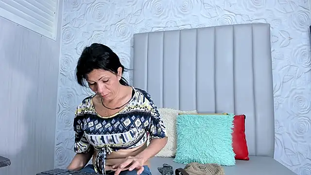 Cleopatra Trans online show from 12.18.25