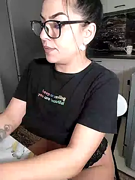 Snapshot of hot-babygirl chatting on 02.04.25 hot-babygirl online show from 02.04.25