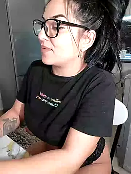 Snapshot of hot-babygirl chatting on 02.05.25 hot-babygirl online show from 02.05.25