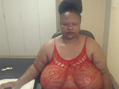Snapshot of sweetnoziexx chatting on 02.25.25 sweetnoziexx online show from 02.25.25