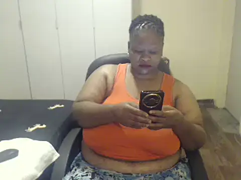 Snapshot of sweetnoziexx chatting on 03.05.25 sweetnoziexx online show from 03.05.25