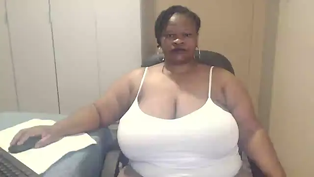 Snapshot of sweetnoziexx chatting on 09.14.25 sweetnoziexx online show from 09.14.25
