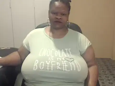 Snapshot of sweetnoziexx chatting on 11.07.25 sweetnoziexx online show from 11.07.25