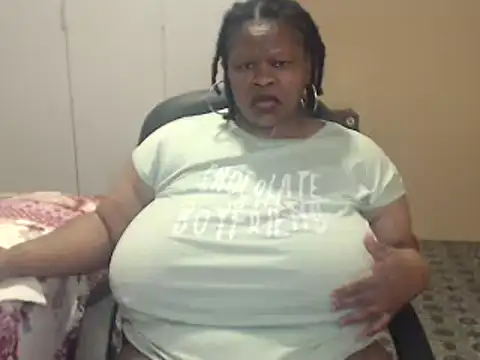 Snapshot of sweetnoziexx chatting on 11.23.25 sweetnoziexx online show from 11.23.25