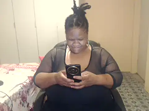 Snapshot of sweetnoziexx chatting on 11.28.25 sweetnoziexx online show from 11.28.25