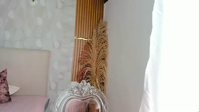 Snapshot of Azahara_Amin_ chatting on 04.21.26 Azahara Amin online show from 04.21.26