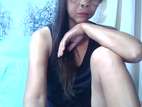 Snapshot of urwife_tobe chatting on 11.07.25 urwife tobe online show from 11.07.25