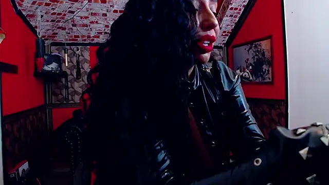 DommeBellatrix online show from 10.25.25