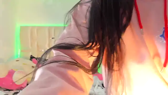 Snapshot of viioolleettaa chatting on 12.12.24 viioolleettaa online show from 12.12.24