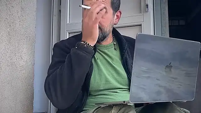 Snapshot of TigerOne19 chatting on 11.01.25 TigerOne19 online show from 11.01.25