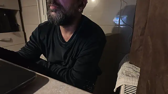 Snapshot of TigerOne19 chatting on 11.11.25 TigerOne19 online show from 11.11.25