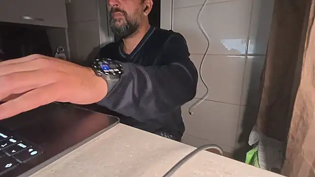 Snapshot of TigerOne19 chatting on 11.12.25 TigerOne19 online show from 11.12.25