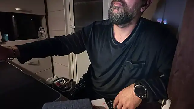 Snapshot of TigerOne19 chatting on 11.14.25 TigerOne19 online show from 11.14.25