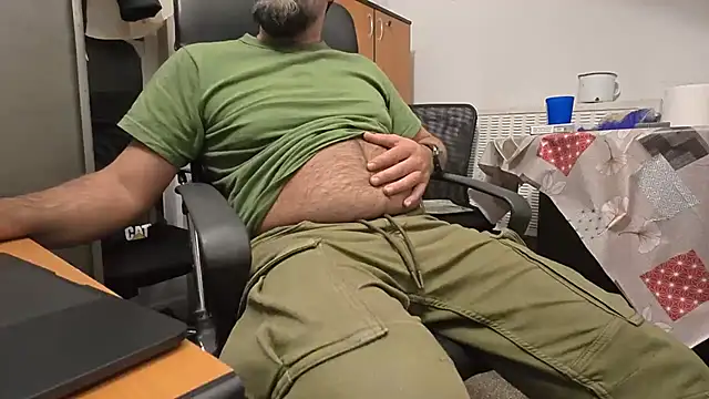 Snapshot of TigerOne19 chatting on 11.16.25 TigerOne19 online show from 11.16.25