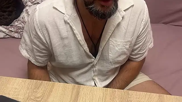 Snapshot of TigerOne19 chatting on 11.18.25 TigerOne19 online show from 11.18.25