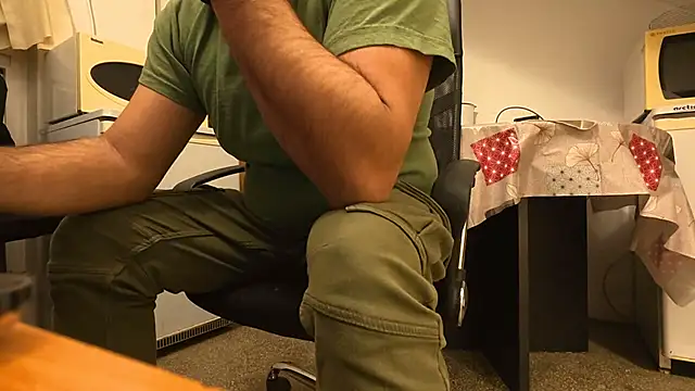 Snapshot of TigerOne19 chatting on 11.19.25 TigerOne19 online show from 11.19.25