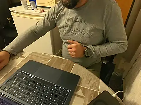 Snapshot of TigerOne19 chatting on 11.22.25 TigerOne19 online show from 11.22.25