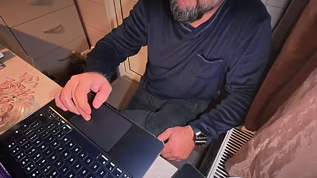 Snapshot of TigerOne19 chatting on 11.23.25 TigerOne19 online show from 11.23.25