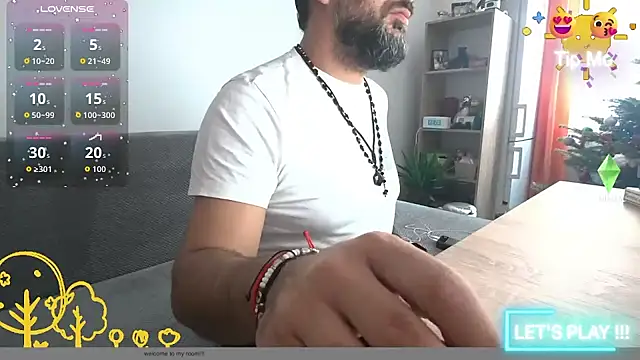 Snapshot of TigerOne19 chatting on 11.30.25 TigerOne19 online show from 11.30.25