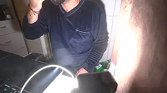 Snapshot of TigerOne19 chatting on 12.14.25 TigerOne19 online show from 12.14.25