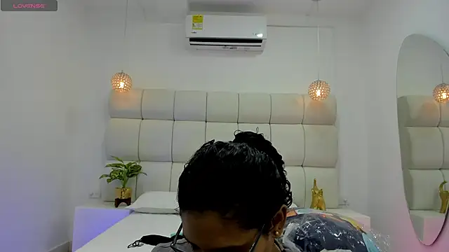 DanielleEvans  online show from 10.27.25