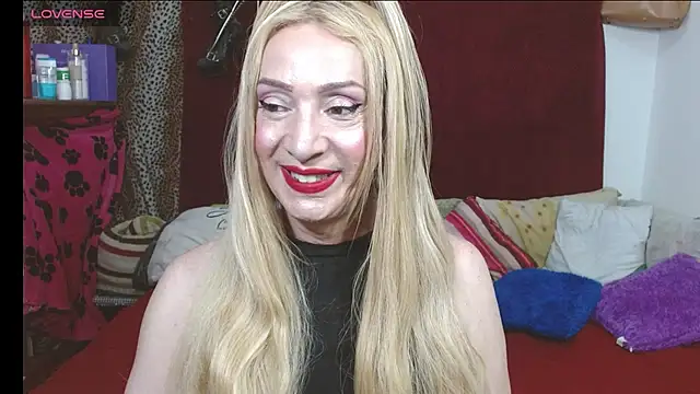 Snapshot of elena_evans chatting on 04.28.26 elena evans online show from 04.28.26