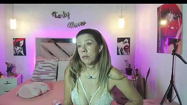 Snapshot of Karly_moon chatting on 04.16.26 Karly moon online show from 04.16.26