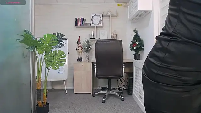 EllaMilf  online show from 12.27.24