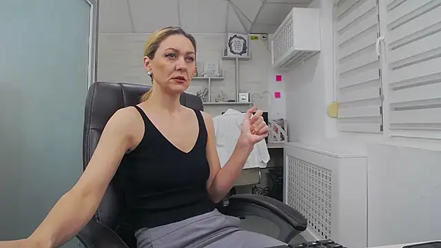 EllaMilf  online show from 11.09.25