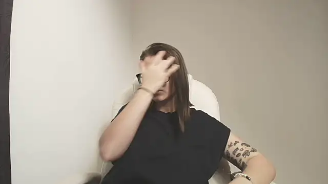 Snapshot of Arya_starrk chatting on 02.12.25 Arya starrk online show from 02.12.25