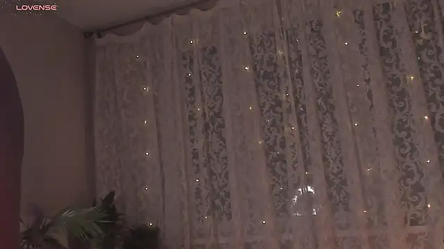 Snapshot of Ana_Peachy_ chatting on 11.18.25 Ana Peachy online show from 11.18.25