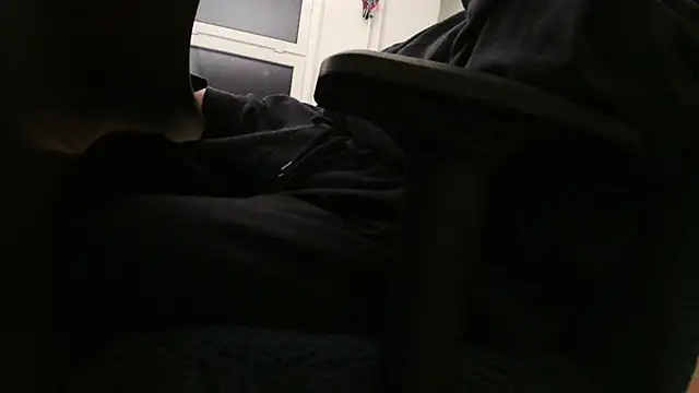 Snapshot of chubbysmallcock@xh chatting on 11.22.25 chubbysmallcockxh online show from 11.22.25