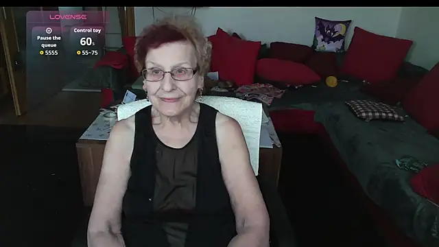 HeisseomaOriginal online show from 10.31.25