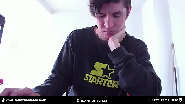 Snapshot of Headhunterdz chatting on 12.14.25 Headhunterdz online show from 12.14.25