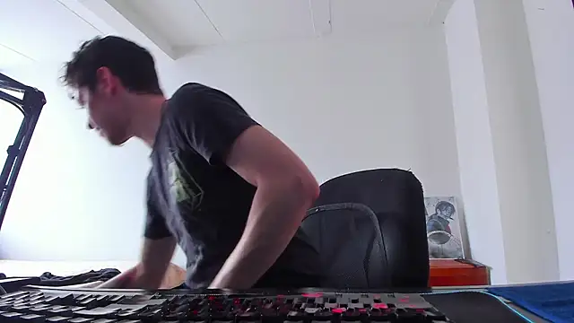 Snapshot of Headhunterdz chatting on 03.01.26 Headhunterdz online show from 03.01.26