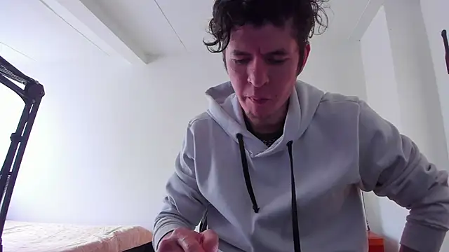 Snapshot of Headhunterdz chatting on 04.15.26 Headhunterdz online show from 04.15.26